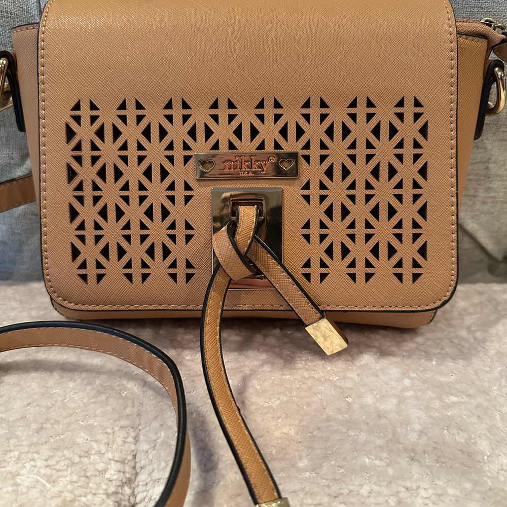 Chic Tan Crossbody Bag with Versatile Design